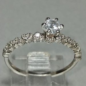10.1 Corazones, Anillo Solitario, Plata Ley .925 con Circonia